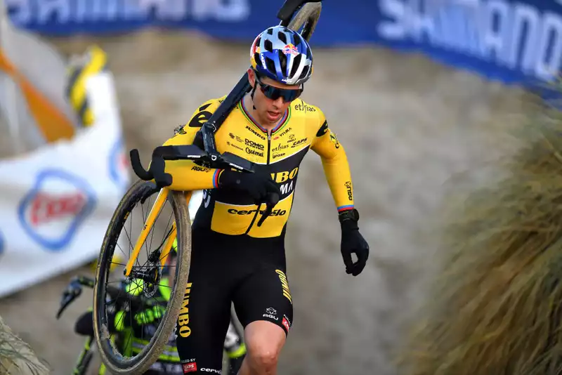 Van der Pol avoids early cyclo-cross clash with Pidcock.