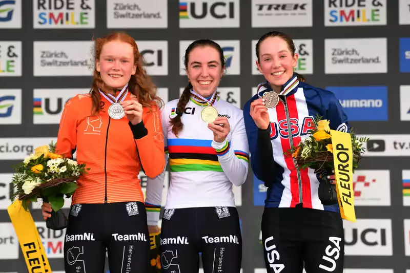 Munro of the USA wins bronze at the Junior Women's Cyclocross World Championships.